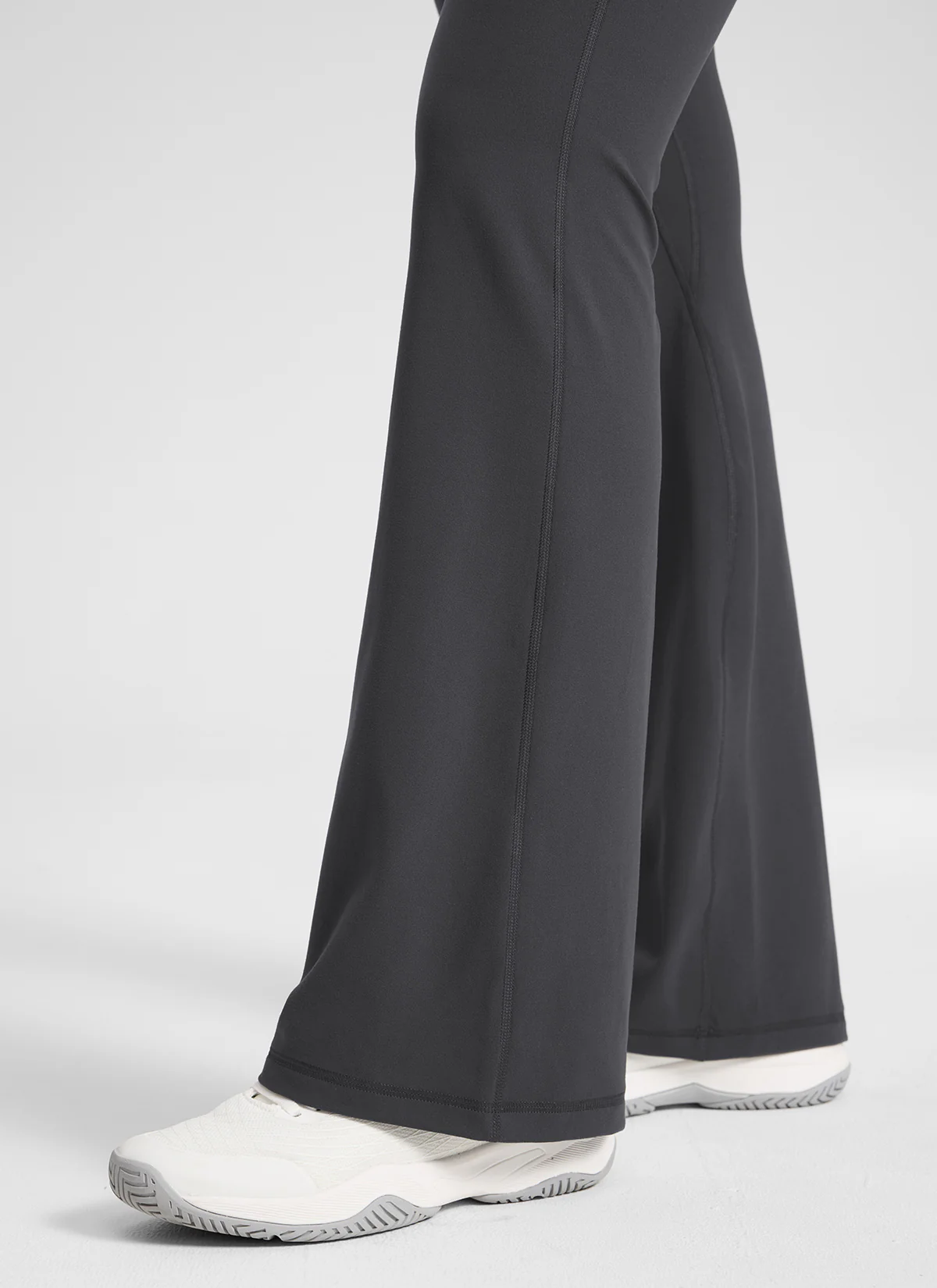 Secretsculpt™ No Front Seam Flare Legging 31'' - Image 4