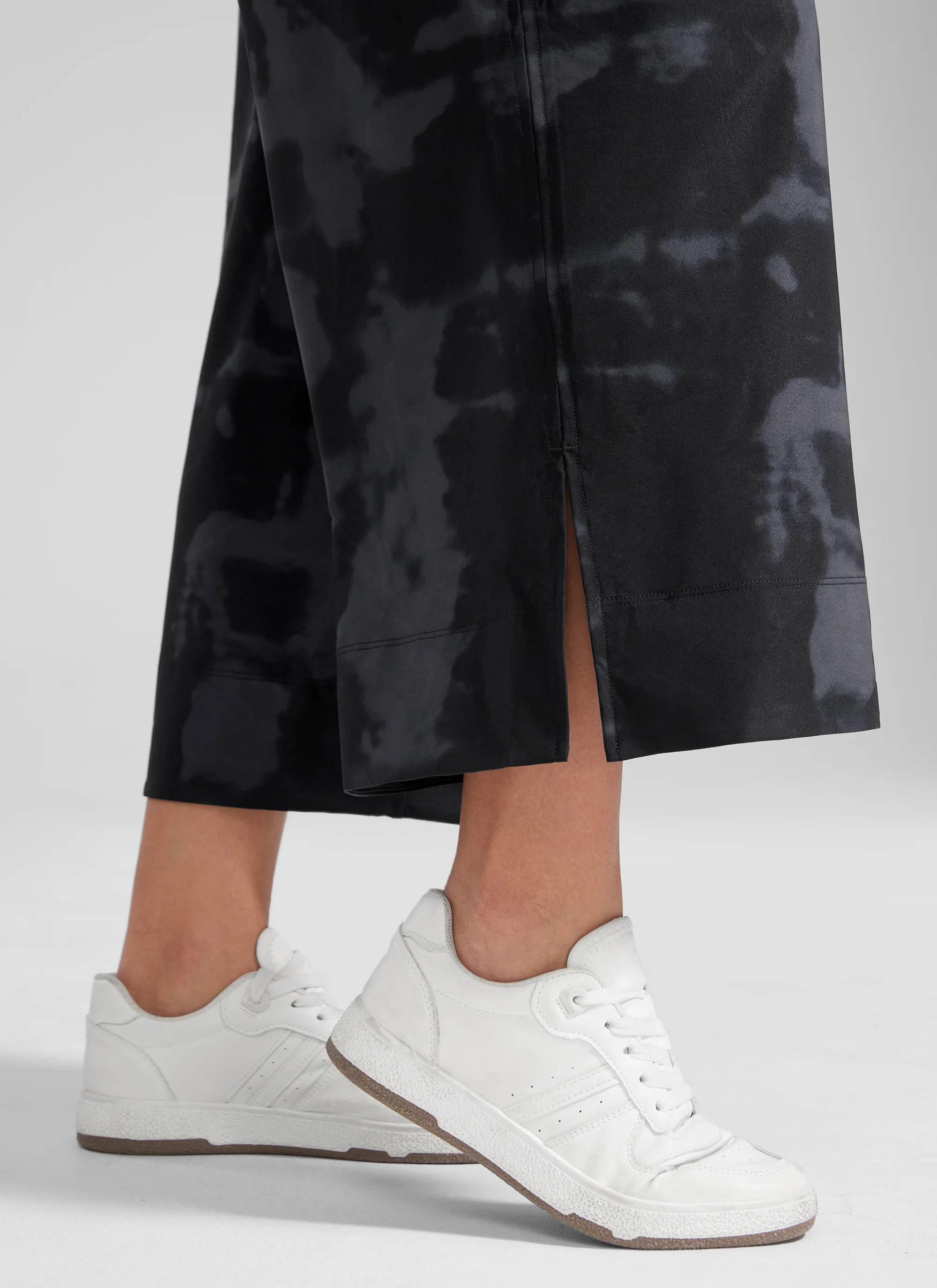 Feathery-Fit Soft Pocket High Rise Pant 25'' - Image 11